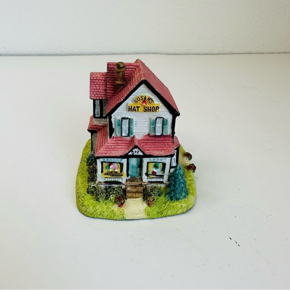 International‎ Resourcing Liberty Falls Susan’s Hat Shop House Figurine AH127